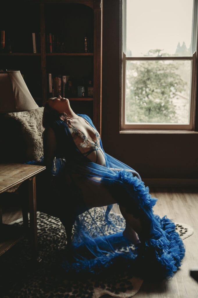 Boudoir robe styling example from Helios Photography featuring cozy lingerie tips